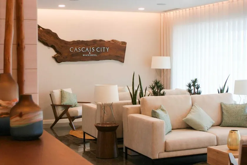 Cascais City & Beach Hotel - Image 1