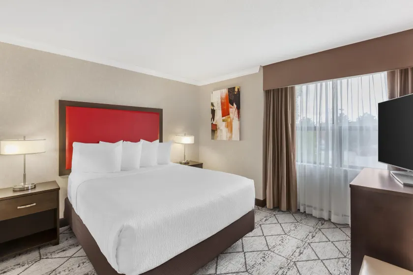 Best Western Plus Rose City Suites - Image 1