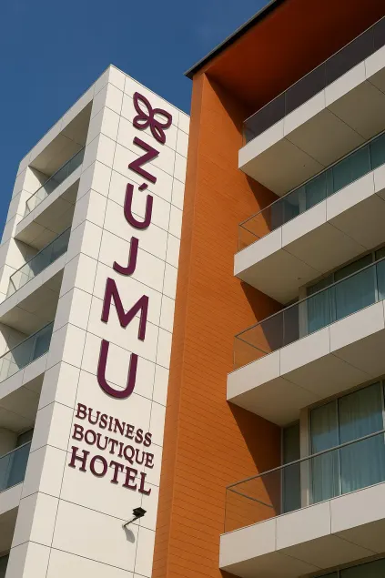 Zújmú Business Boutique Hotel - Image 1