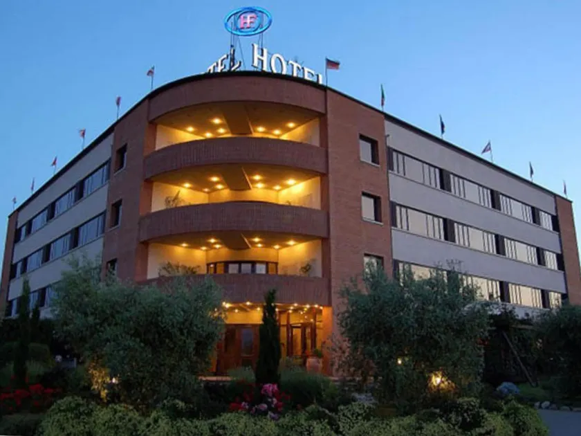 Hotel Forum - Image 1