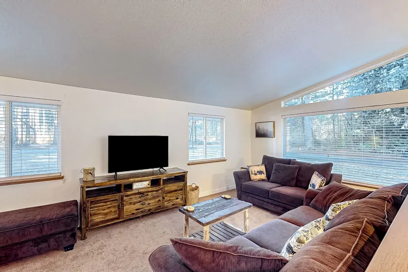 Hike, Golf & Fish: Outdoorsy Retereat Near Tacoma - Image 1
