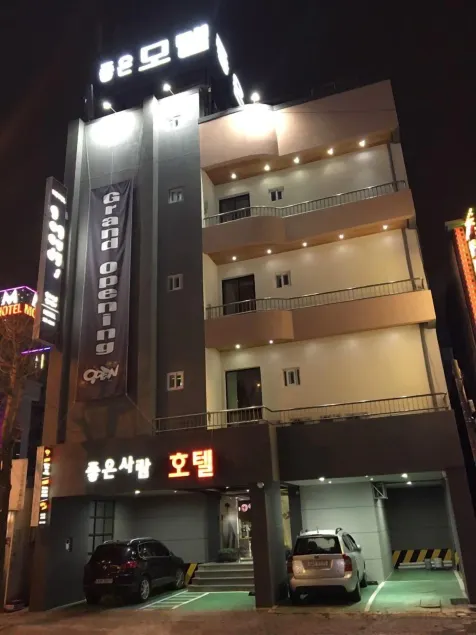 Motel Good Guy - Image 1