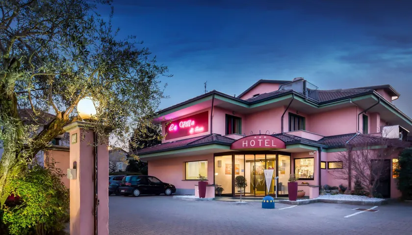 La Villa - Sure Hotel Collection by Best Western - Image 1