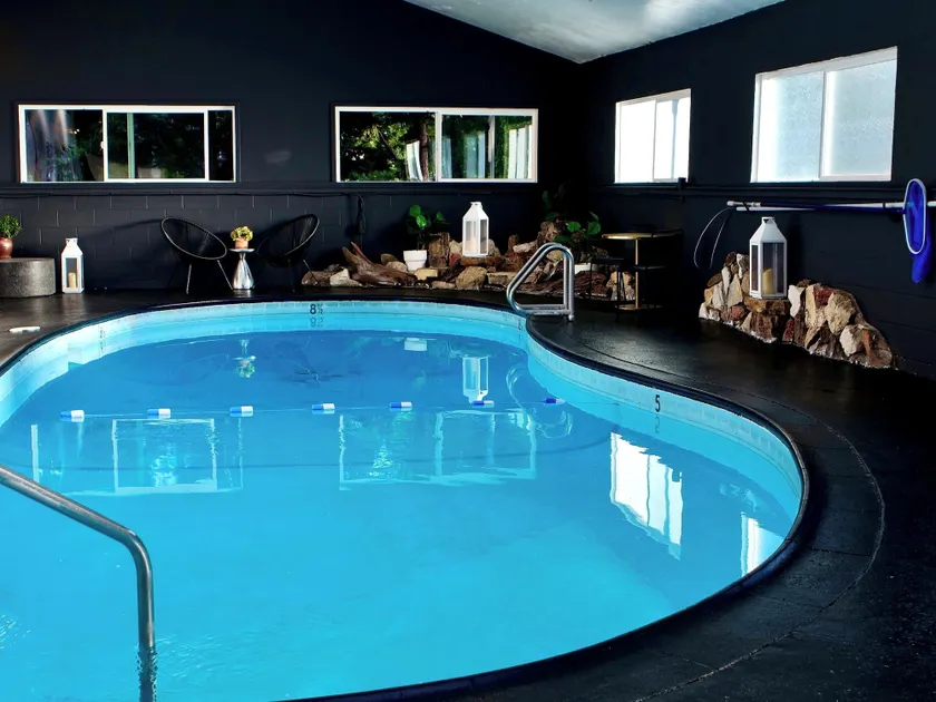 Sierra Blue Hotel & Swim Club - Image 1
