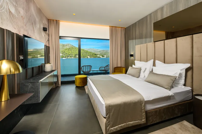 Marinus Beach Hotel - Image 1