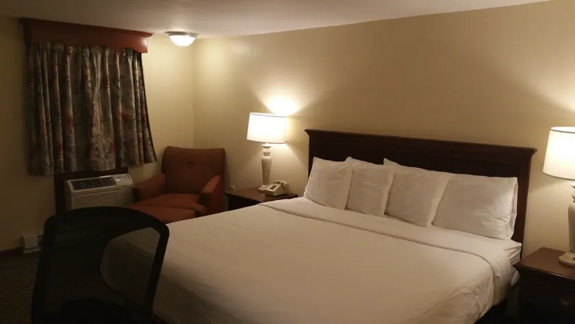 Dartmouth Motor Inn - Image 1