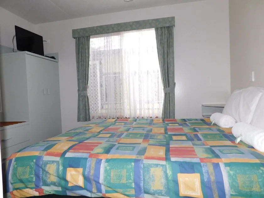 Dylene Caravan Park - 2 Br Family Cabin With Air - Habitación