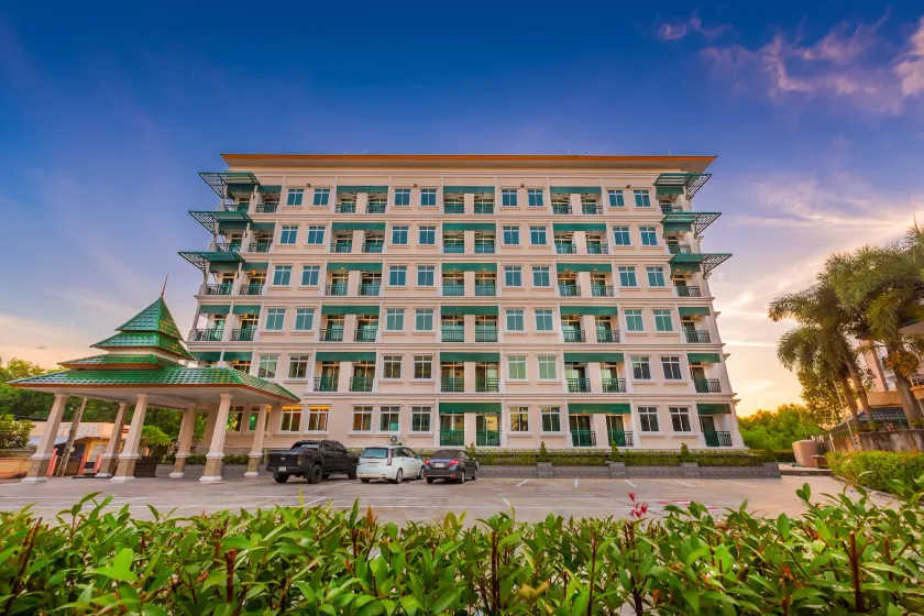Evergreen Suite Hotel - Image 1