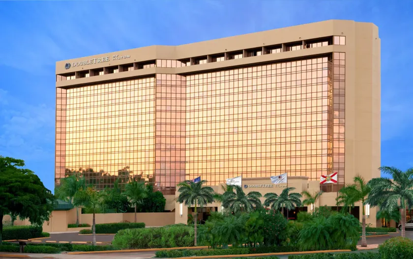 DoubleTree by Hilton Hotel Miami Airport & Convention Center - Image 1