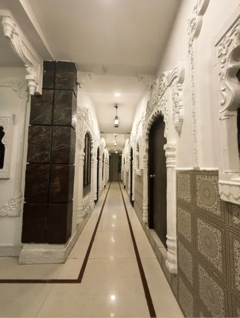 Hotel Royal Palace - Image 1
