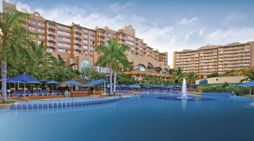 Hotel Azul Ixtapa All Inclusive Beach Resort Convention Center - Image 1