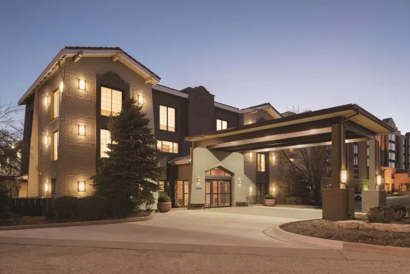 Country Inn & Suites by Radisson, Chicago-Hoffman - Image 1