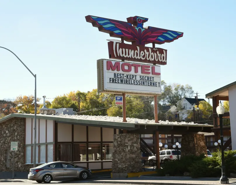 Thunderbird Motel - Image 1