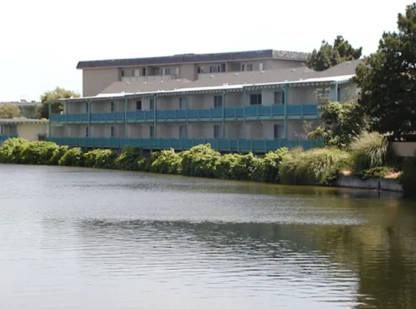 Coral Reef Inn & Condo Suites - Image 1
