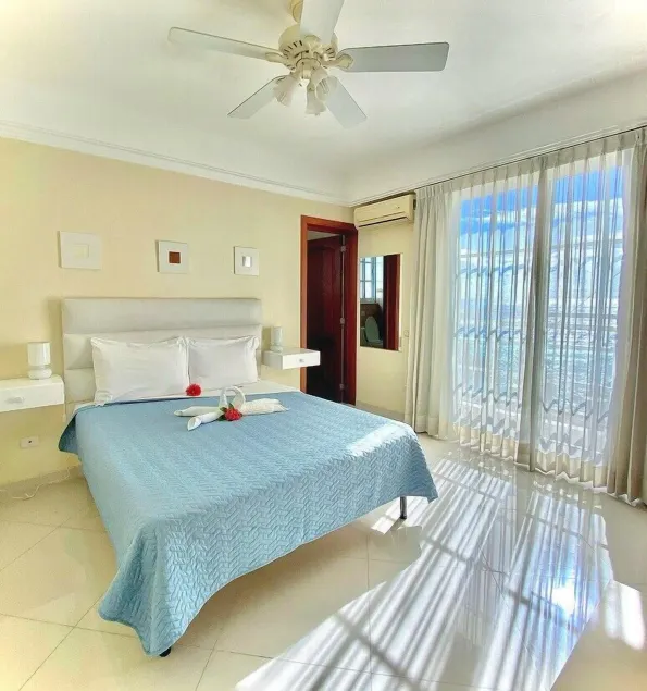 Hotel Shakey - Image 1