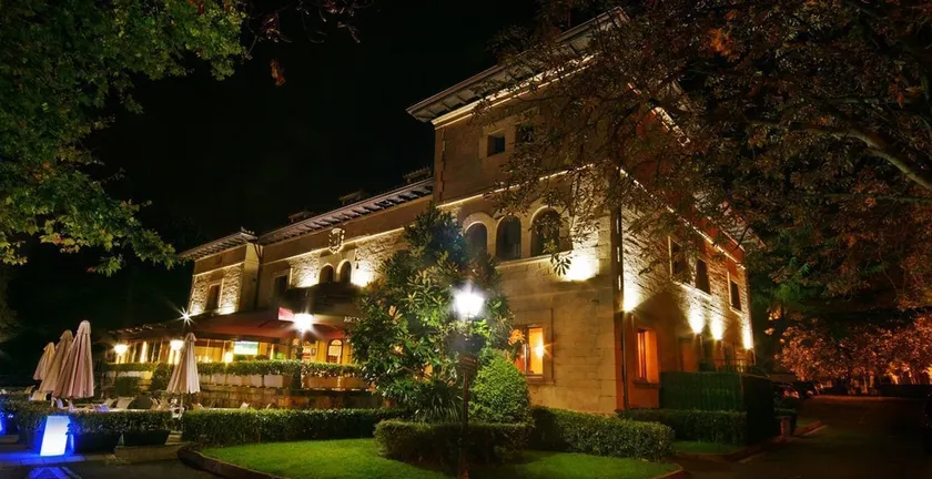 Hotel Artaza - Image 1