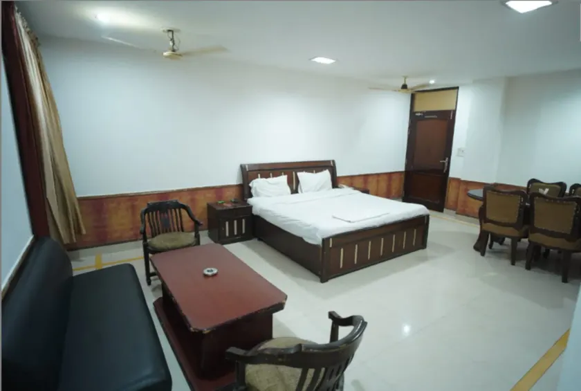 HOTEL MOON - Image 1