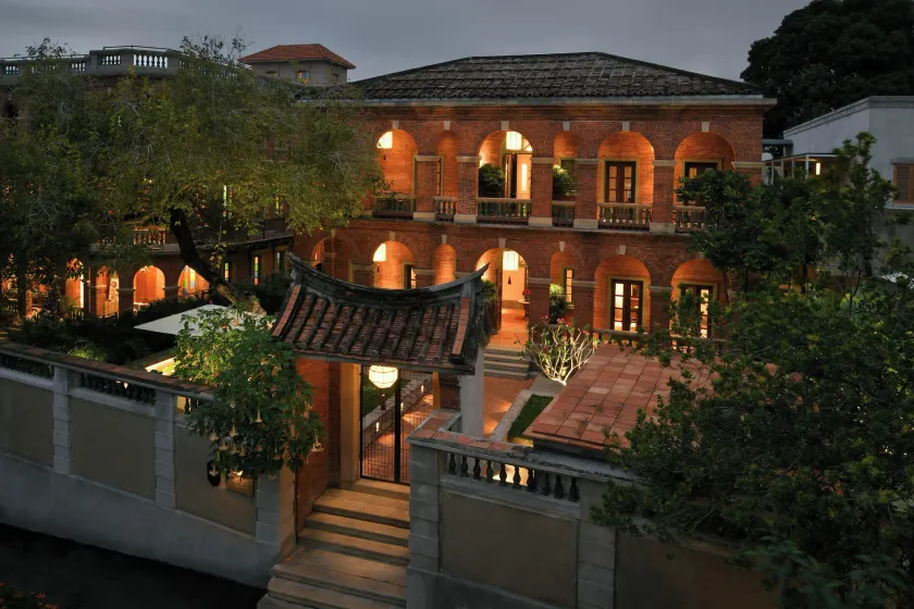 LeeManorHotel - Image 1