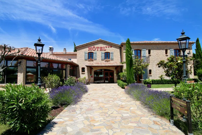 Hôtel et Restaurant Logis Le Mas de Mon Père - Image 1