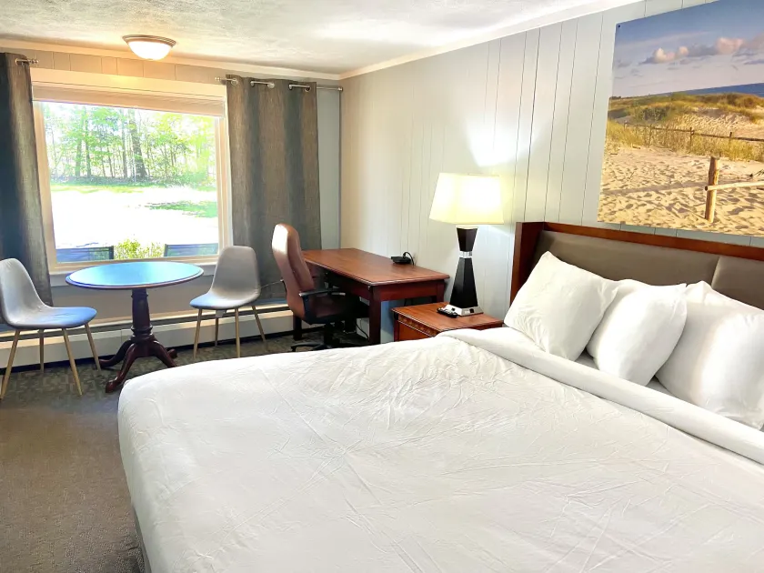 Elk Rapids Lakeshore Inn - Image 1