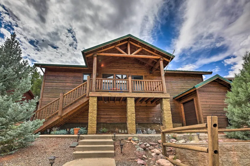 3 Mi to Fool Hollow Lake: Cozy Cabin w/ Deck - Image 1