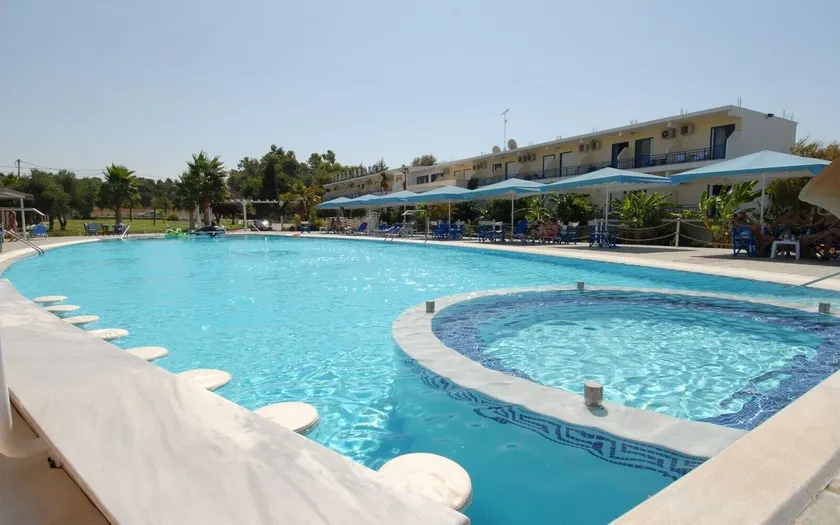 Lintzi Hotel - Image 1