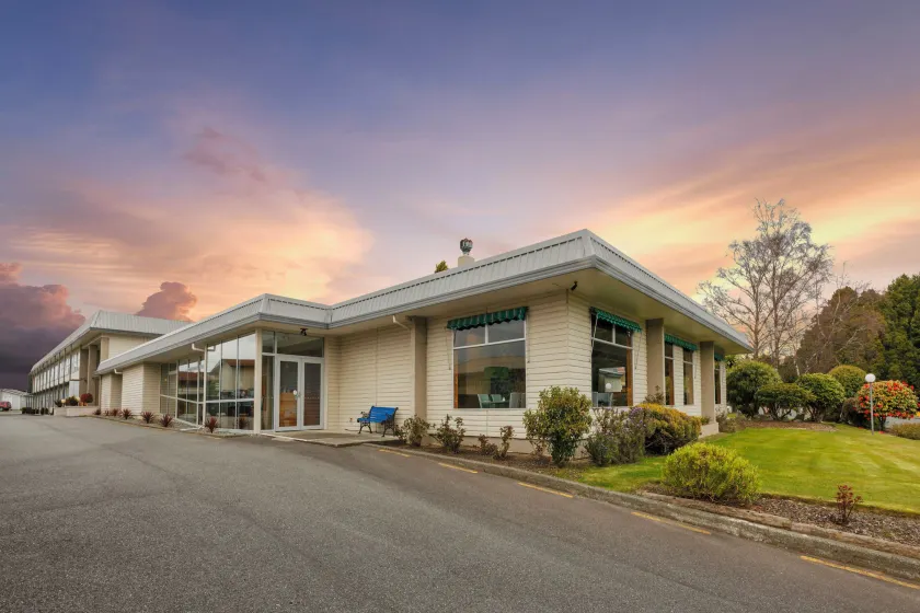 Kingsgate Hotel Te Anau - Image 1