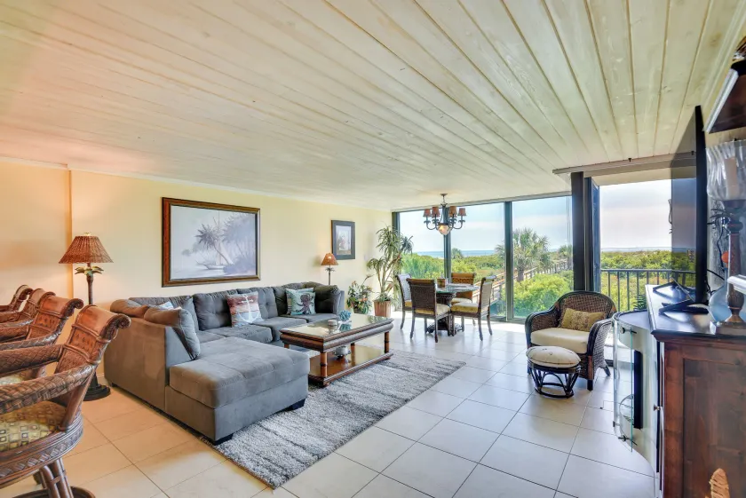 Oceanfront condo w/ private balcony & stunning view - boardwalk to beach - Image 1