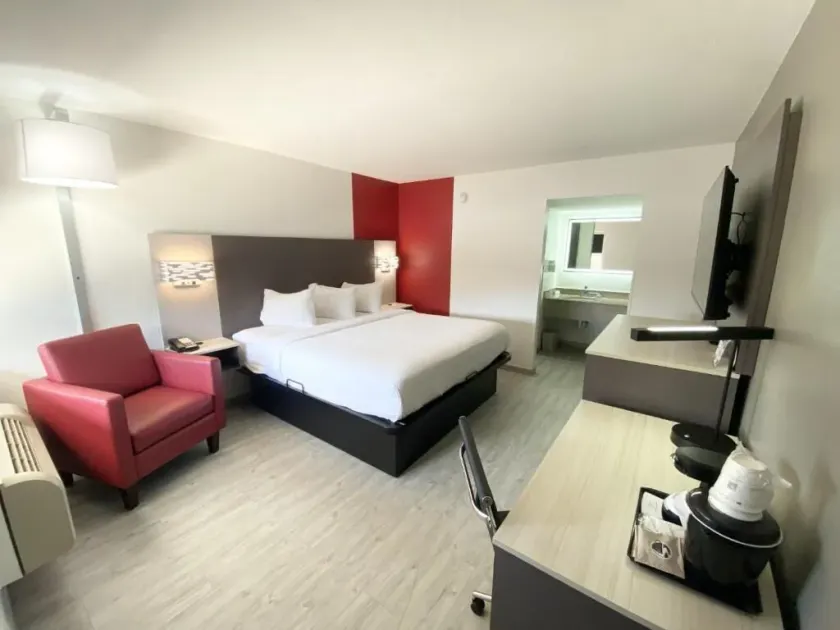 Ramada by Wyndham Tuscaloosa - Image 1
