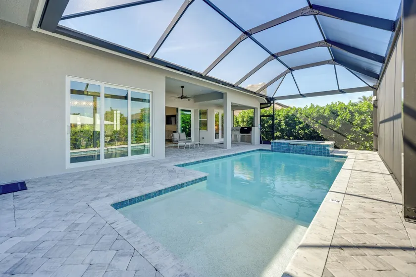 Casa Palma - 5 Min to Beach, Heated Pool, Hot Tub, New Build - Image 1