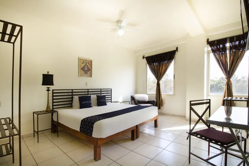 Hotel Plaza Galindo - Image 1