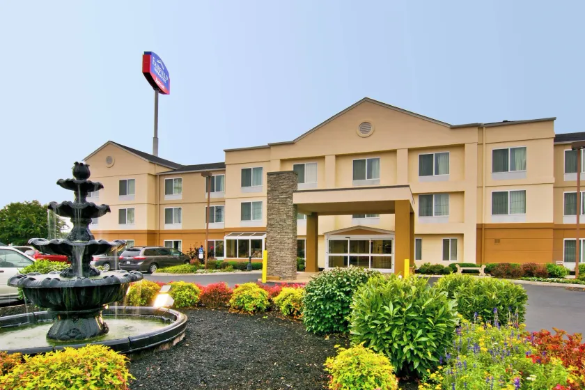 Fairfield Inn & Suites Clarksville - Image 1