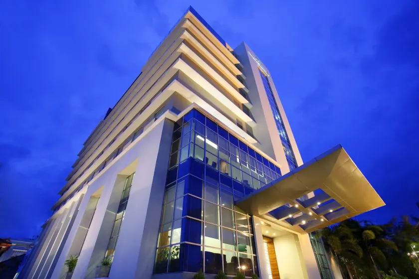 Hotel Santika Makassar - Image 1