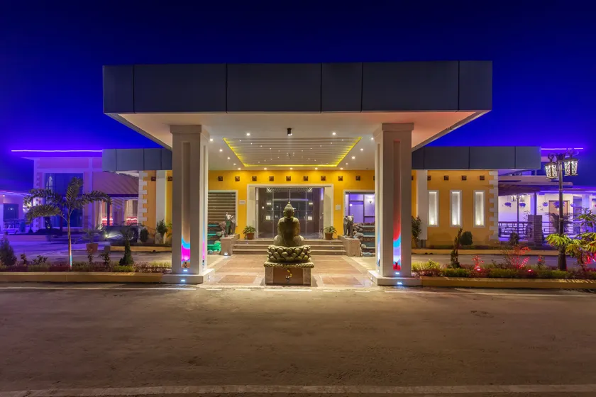 Hotel Classic Plaza - Image 1