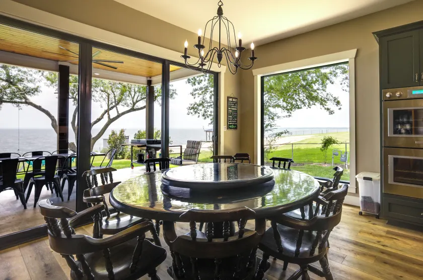 Lakefront Onalaska Home w/ Screened-in Porch! - Innvendig