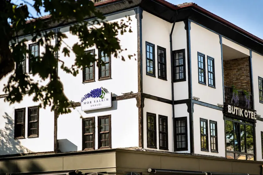 Mor Salkım Konağı - Image 1