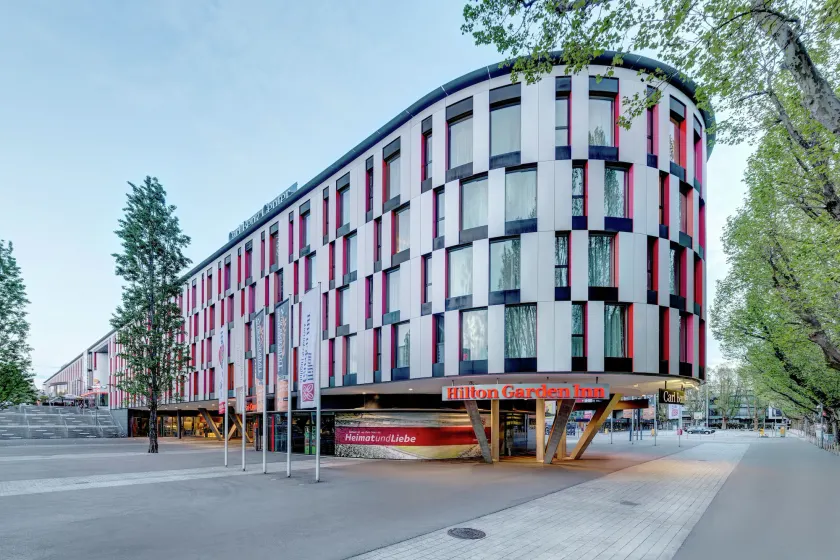 Hilton Garden Inn Stuttgart Neckar Park - Image 1