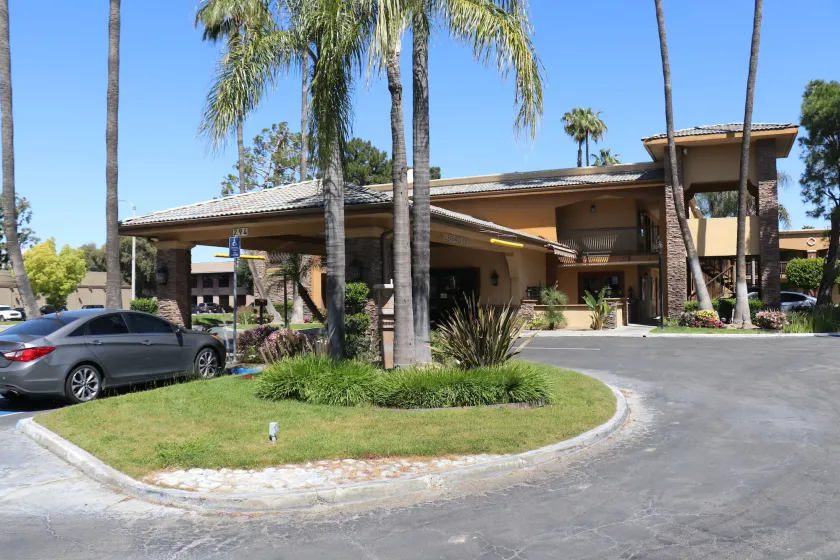 Empire Inn - Image 1