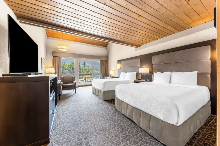 Best Western Plus Banff International Lodge - Image 1