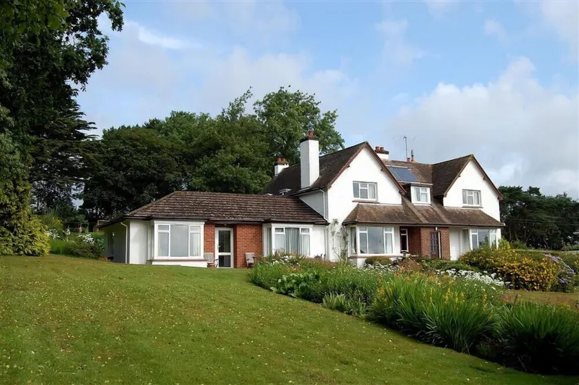 West Ridge Bungalow - Image 1