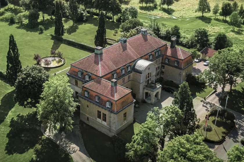 Bjertorp Slott - Image 1