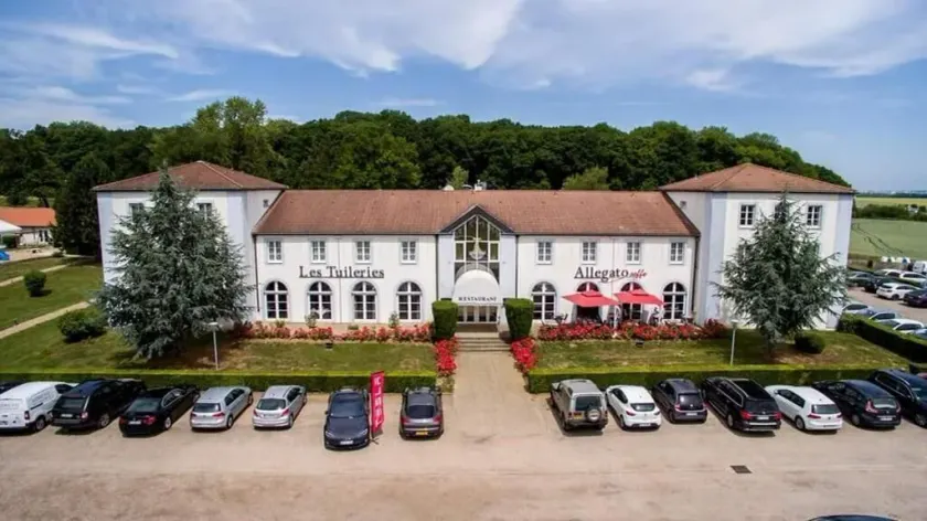 Logis Hôtel & Restaurant - Les Tuileries - Image 1