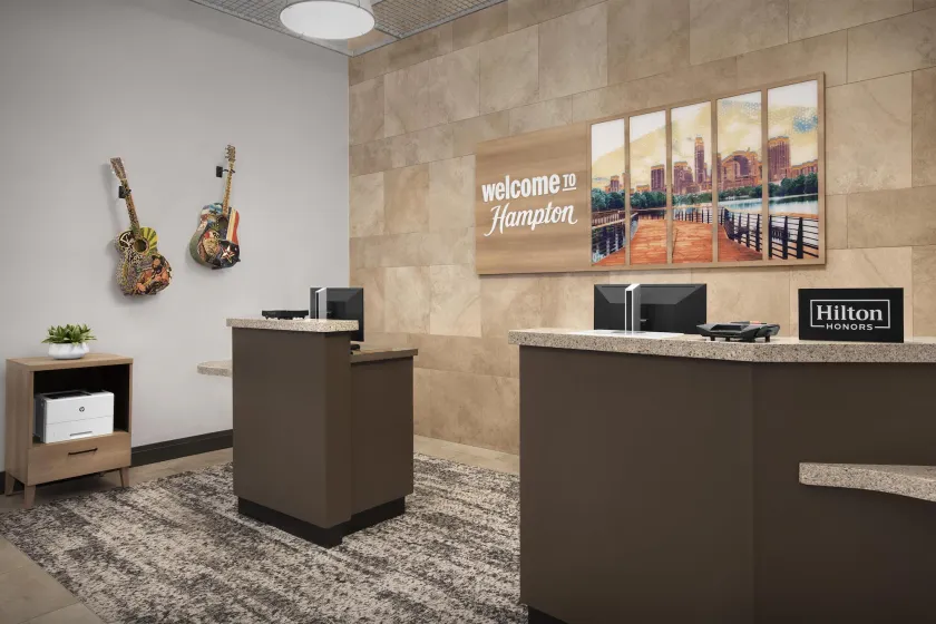 Hampton Inn & Suites Austin @ The University / Capitol - Image 1