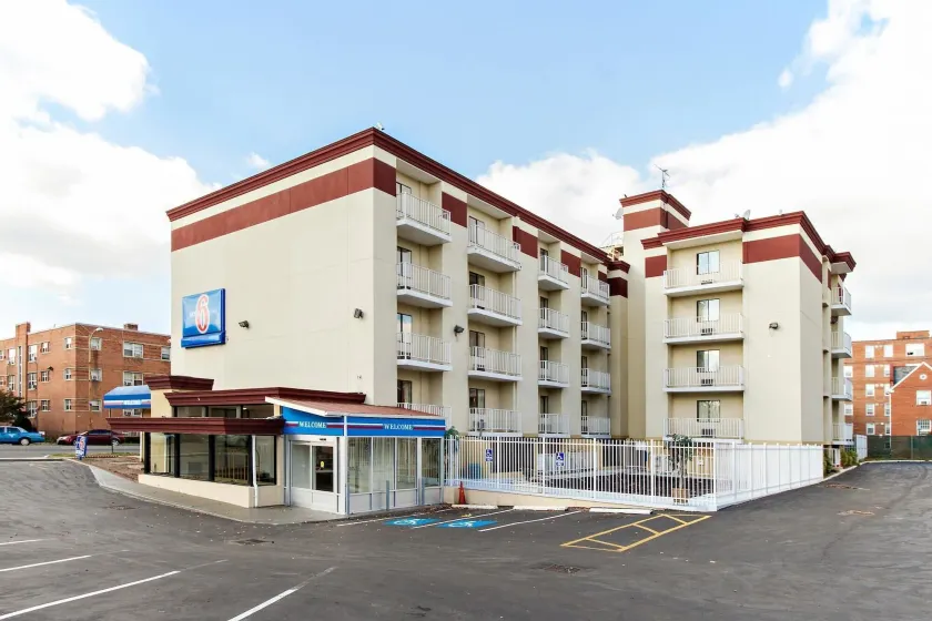 Motel 6-Washington, DC - Image 1