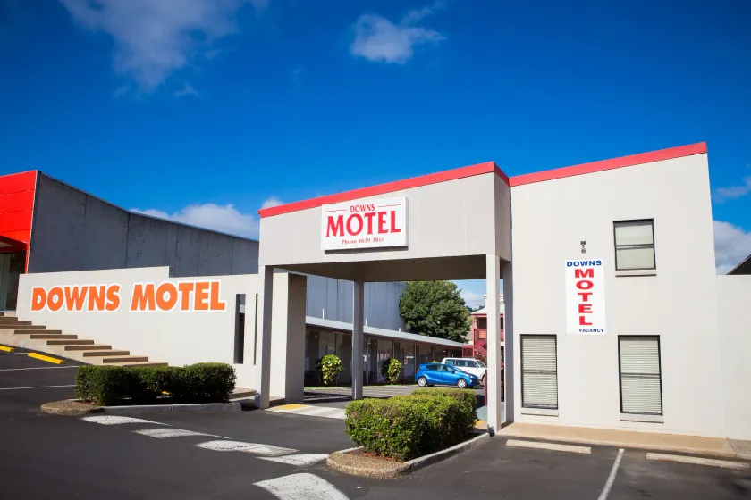 Downs Motel - Image 1
