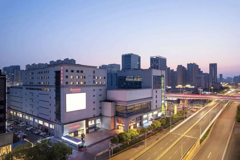 Ramada by Wyndham Wuhan Wangjiawan - Image 1