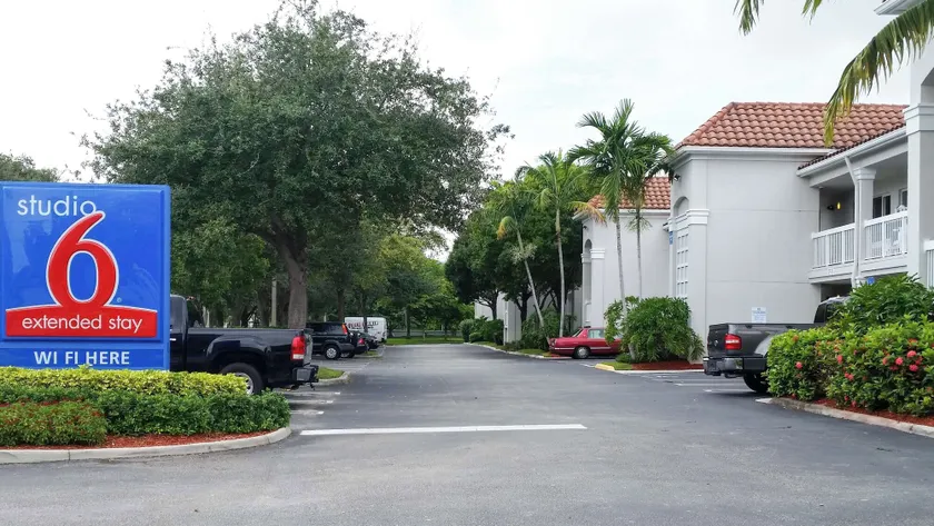Studio 6 Extended Stay - West Palm Beach, FL - Image 1