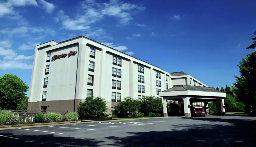 Hampton Inn Albany-Wolf Road (Airport) - Image 1