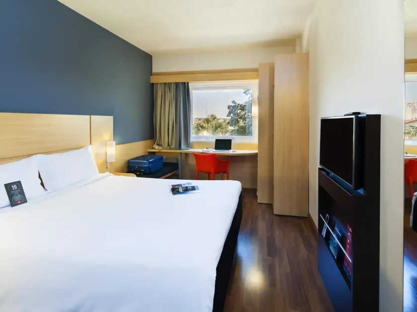 ibis Paulinia - Image 1