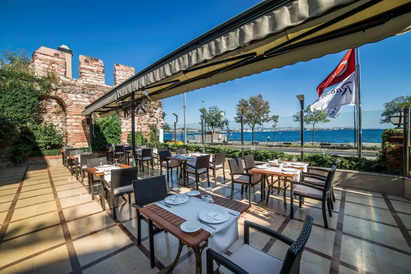 Radisson Hotel Istanbul Sultanahmet - Image 1